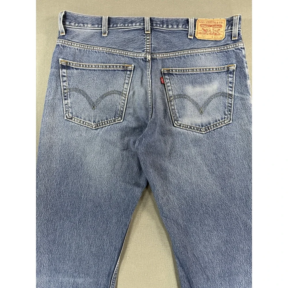 Levis tag reads